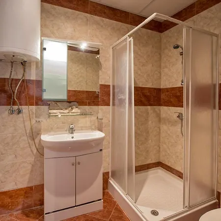 Privilege Apartment *